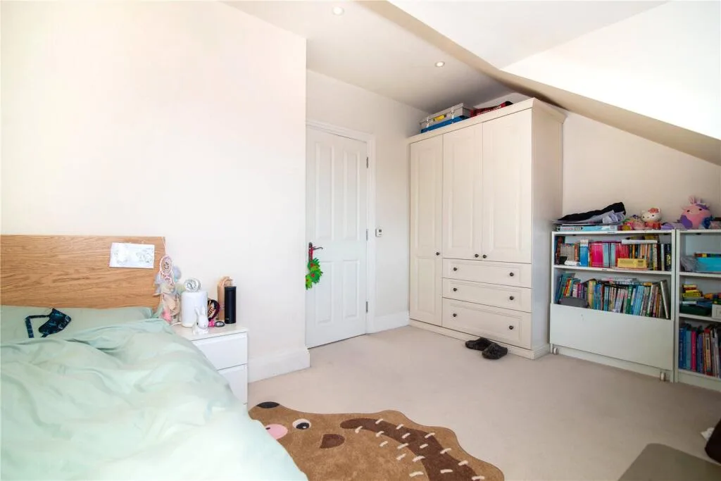 4 bedroom semi-detached house for rent