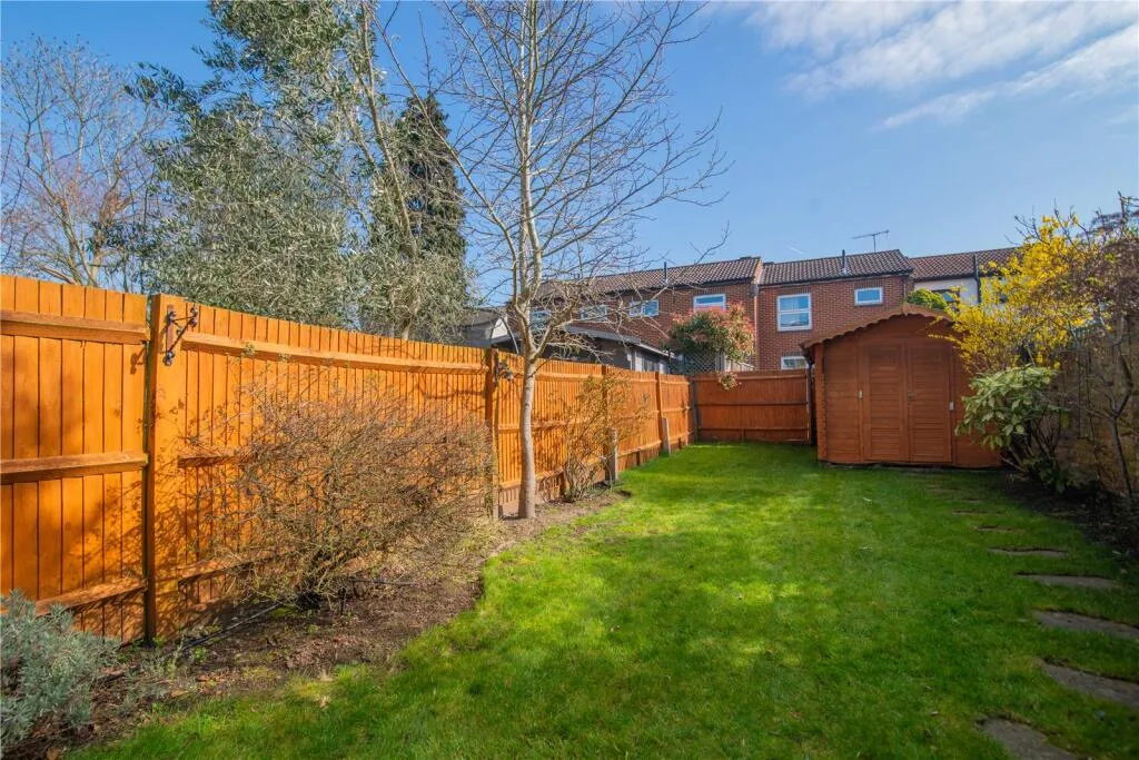 4 bedroom semi-detached house for rent