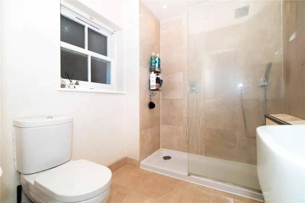 4 bedroom semi-detached house for rent