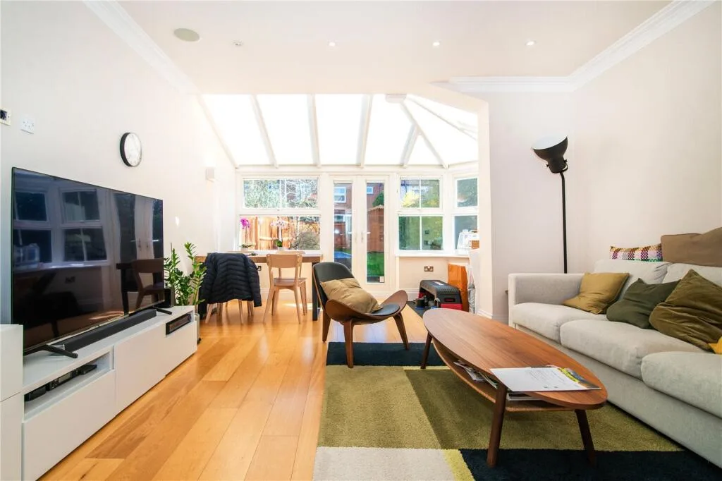 4 bedroom semi-detached house for rent