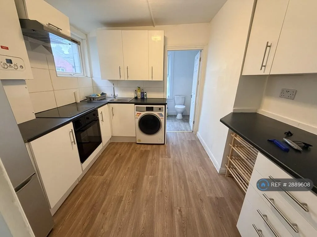 3 bedroom flat for rent