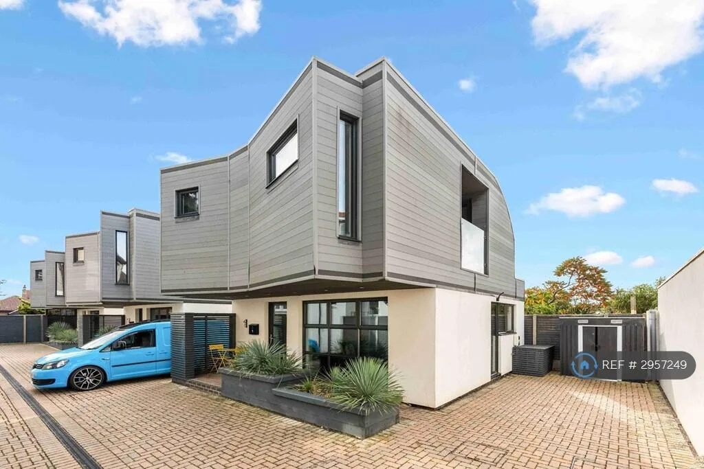 2 bedroom detached house for rent