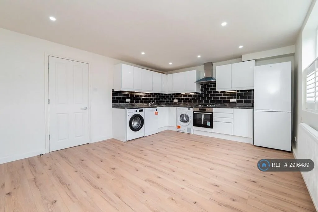 3 bedroom maisonette for rent