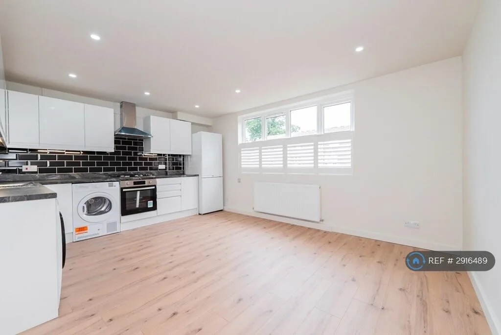 3 bedroom maisonette for rent