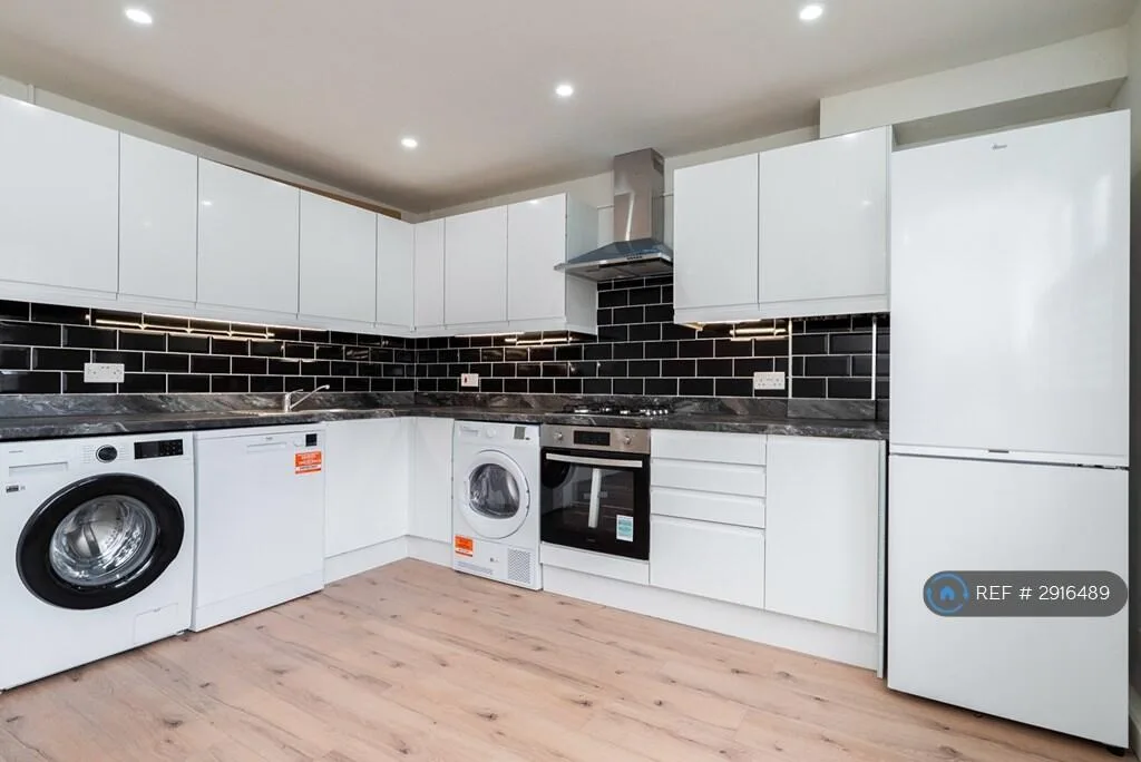 3 bedroom maisonette for rent