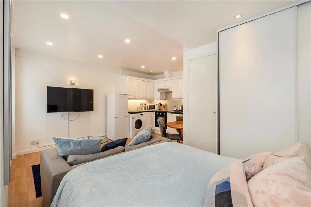 Studio flat for rent