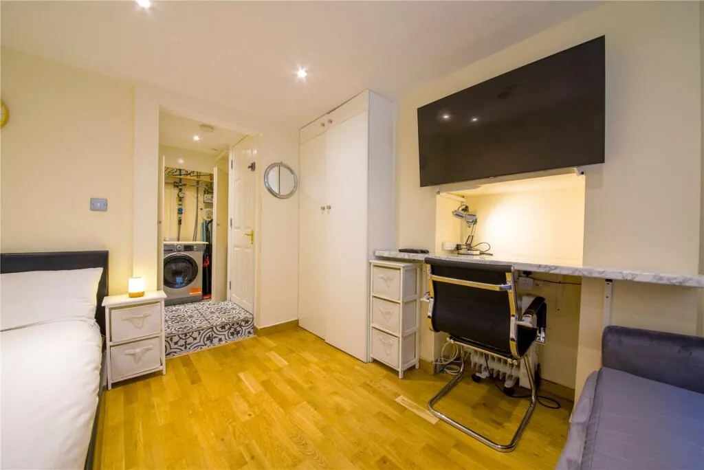 Studio flat for rent