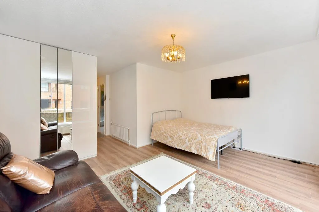 Studio flat for rent