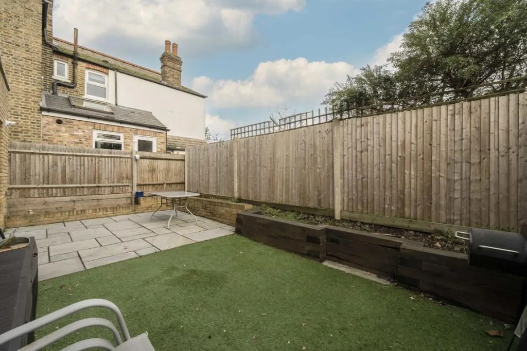 2 bedroom detached house for rent