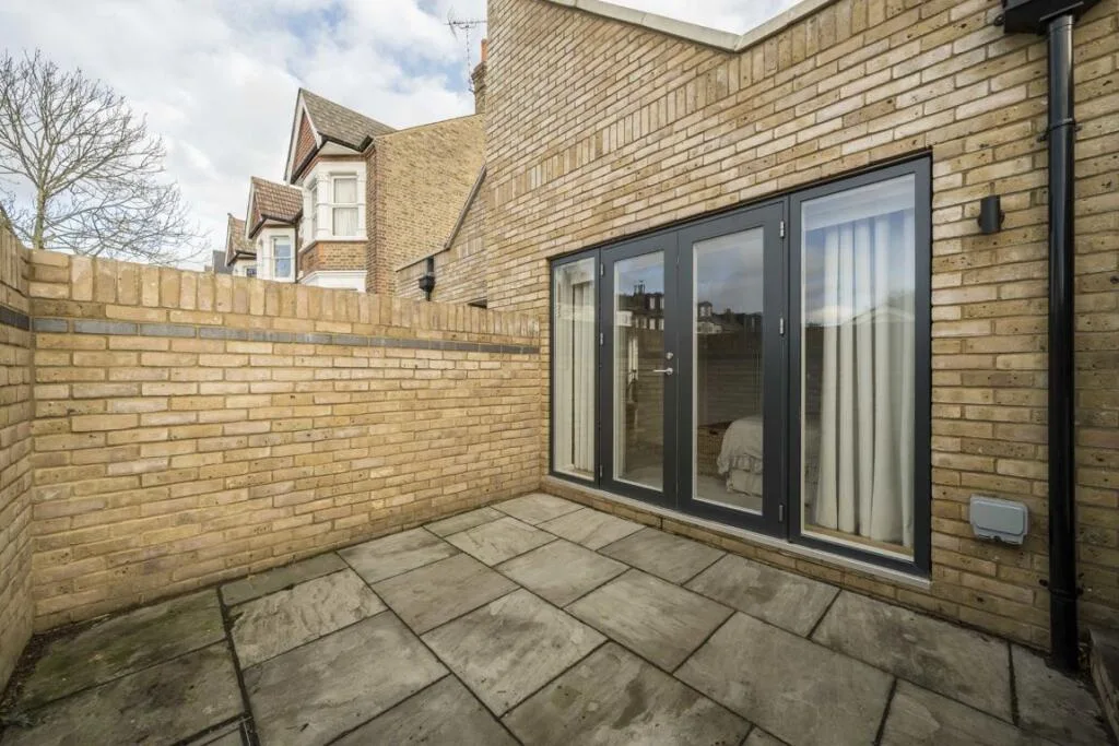 2 bedroom detached house for rent