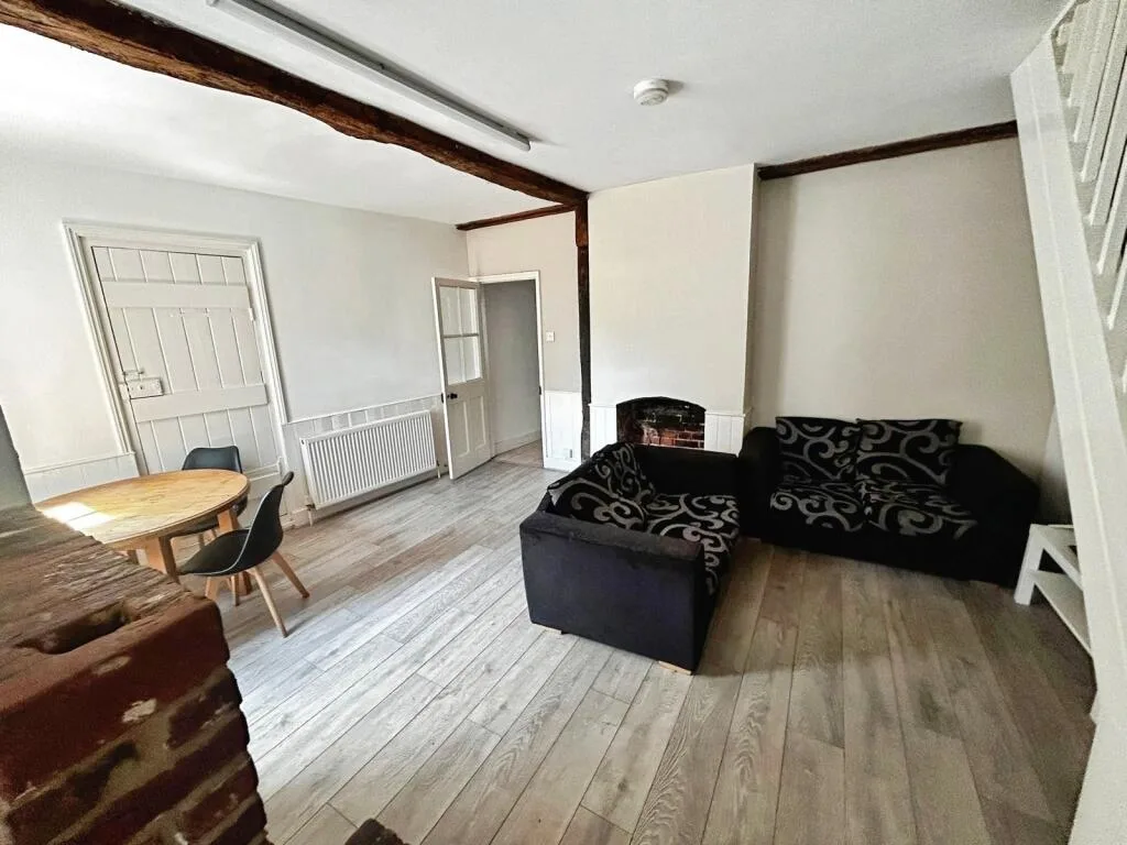 4 bedroom terraced house for rent