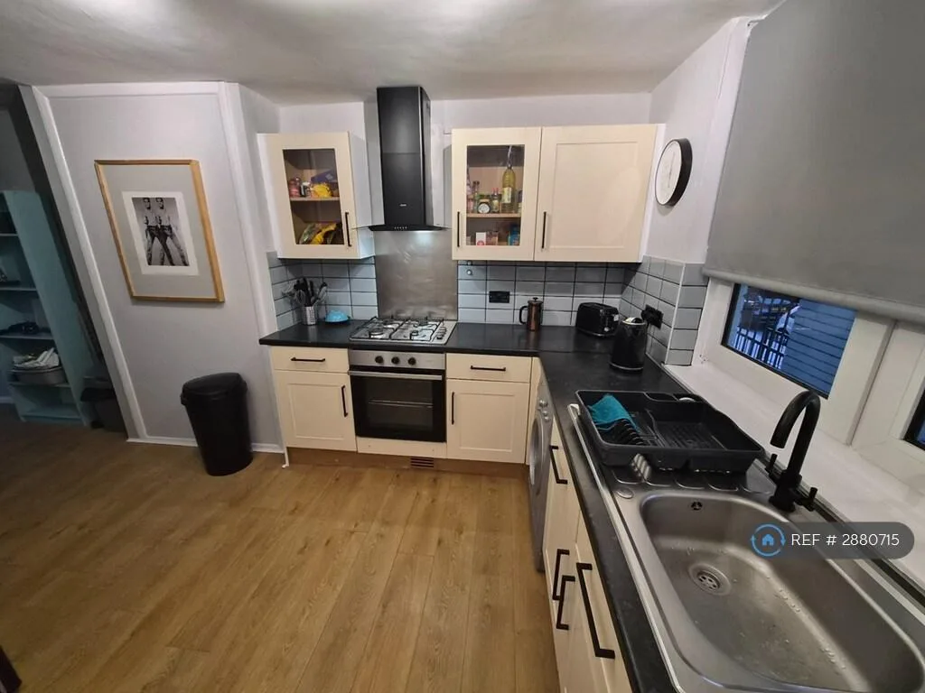 3 bedroom maisonette for rent