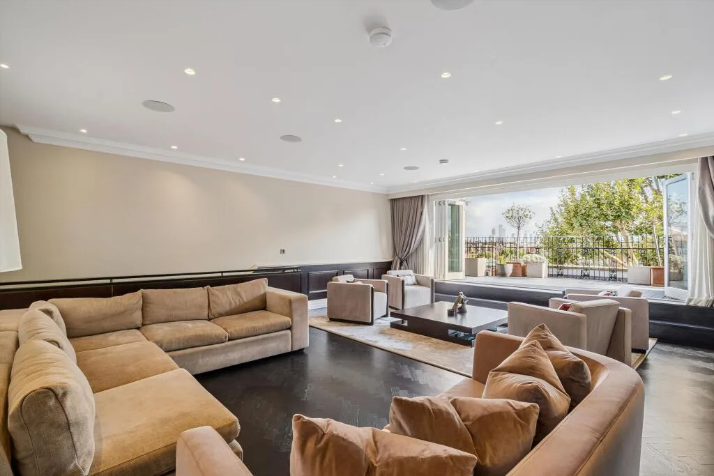 4 bedroom flat for rent