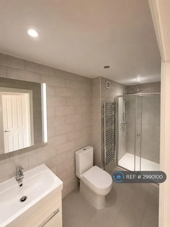 2 bedroom maisonette for rent
