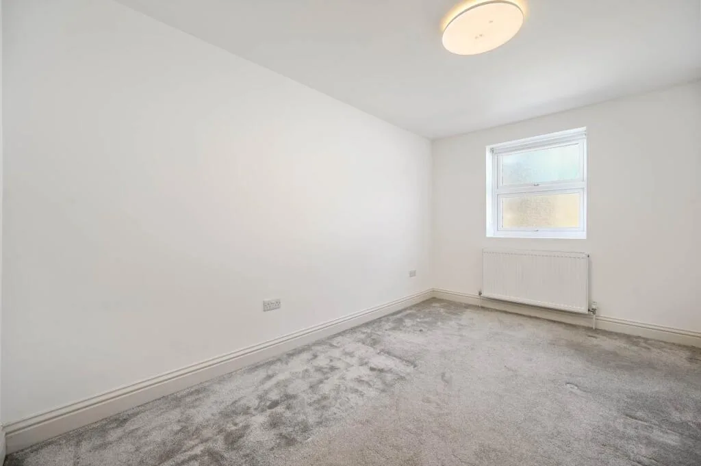 4 bedroom end of terrace house for rent