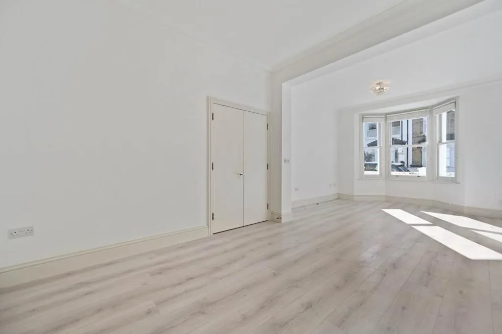 4 bedroom end of terrace house for rent