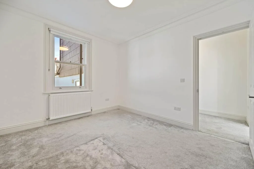 4 bedroom end of terrace house for rent