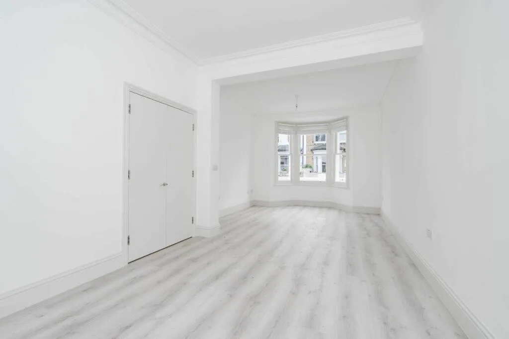 4 bedroom end of terrace house for rent