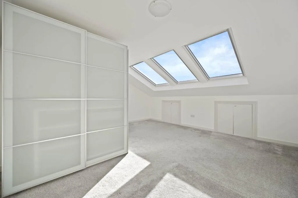 4 bedroom end of terrace house for rent