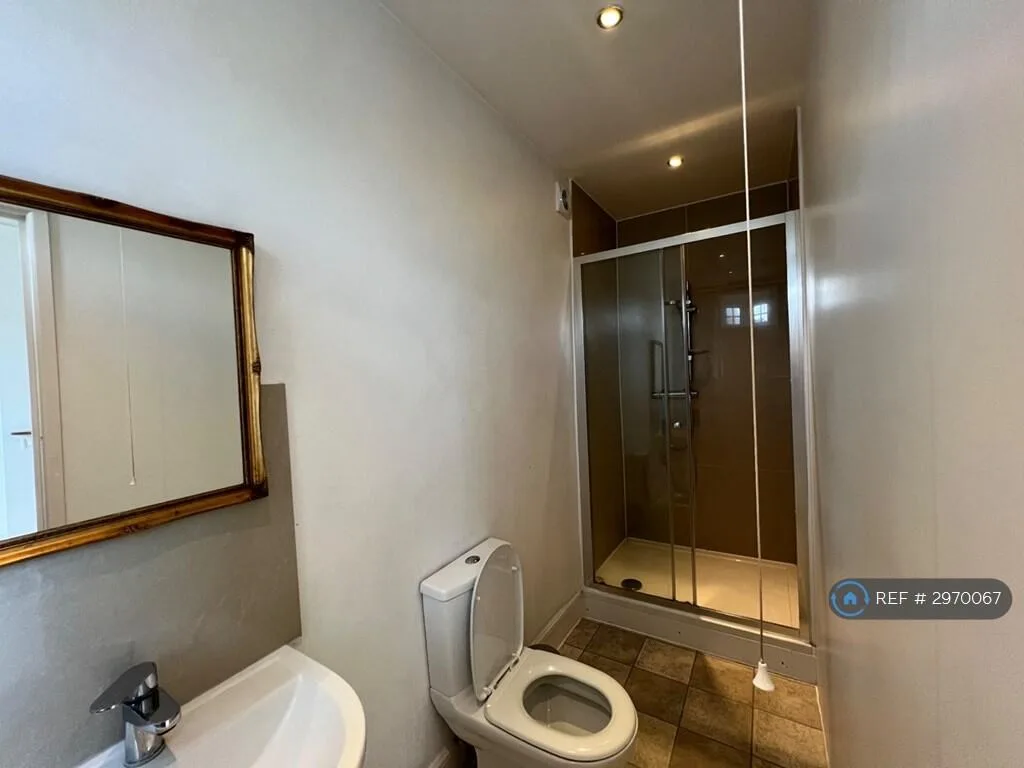 3 bedroom semi-detached house for rent
