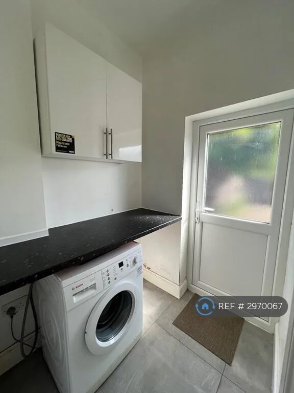 3 bedroom semi-detached house for rent