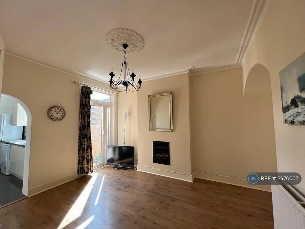 3 bedroom semi-detached house for rent