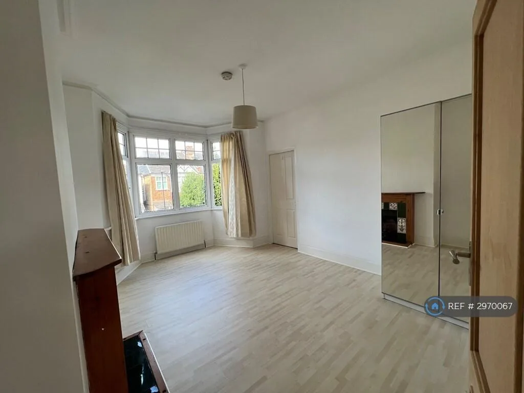 3 bedroom semi-detached house for rent