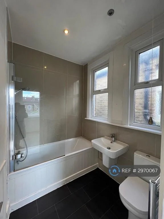 3 bedroom semi-detached house for rent