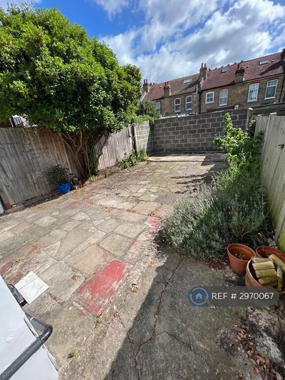 3 bedroom semi-detached house for rent
