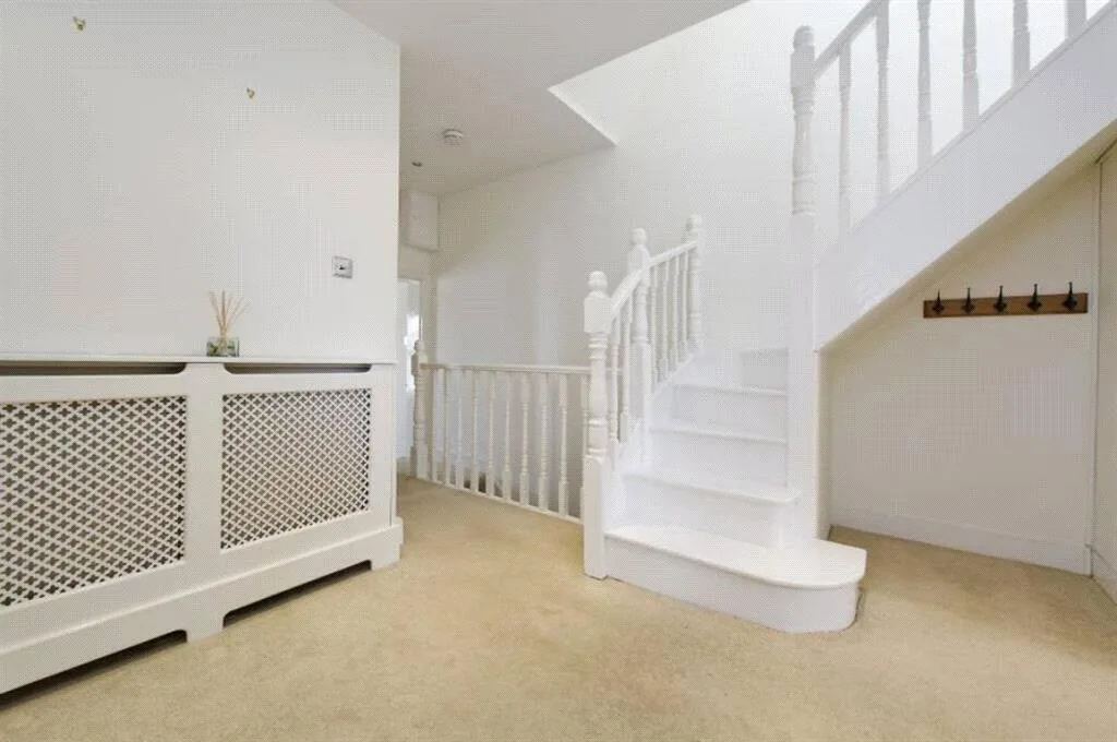 3 bedroom maisonette for rent