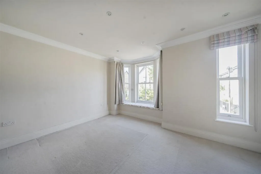 4 bedroom semi-detached house for rent
