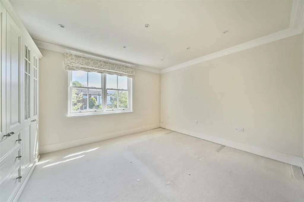 4 bedroom semi-detached house for rent