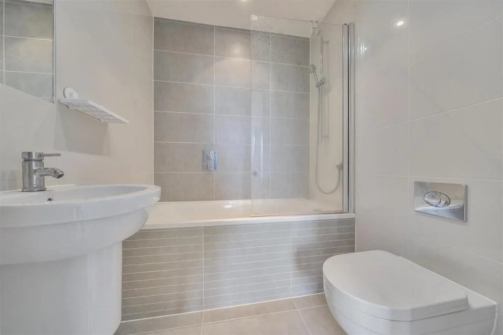 4 bedroom semi-detached house for rent
