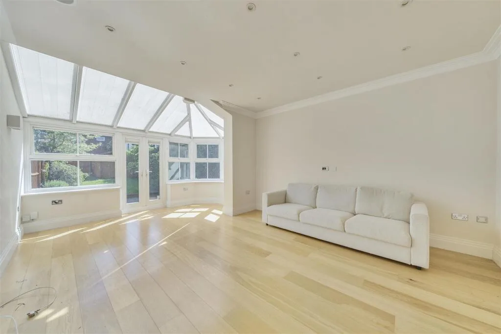 4 bedroom semi-detached house for rent