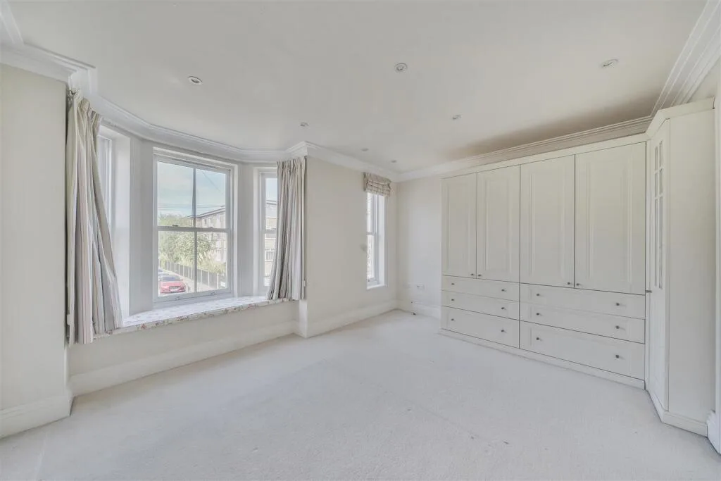 4 bedroom semi-detached house for rent