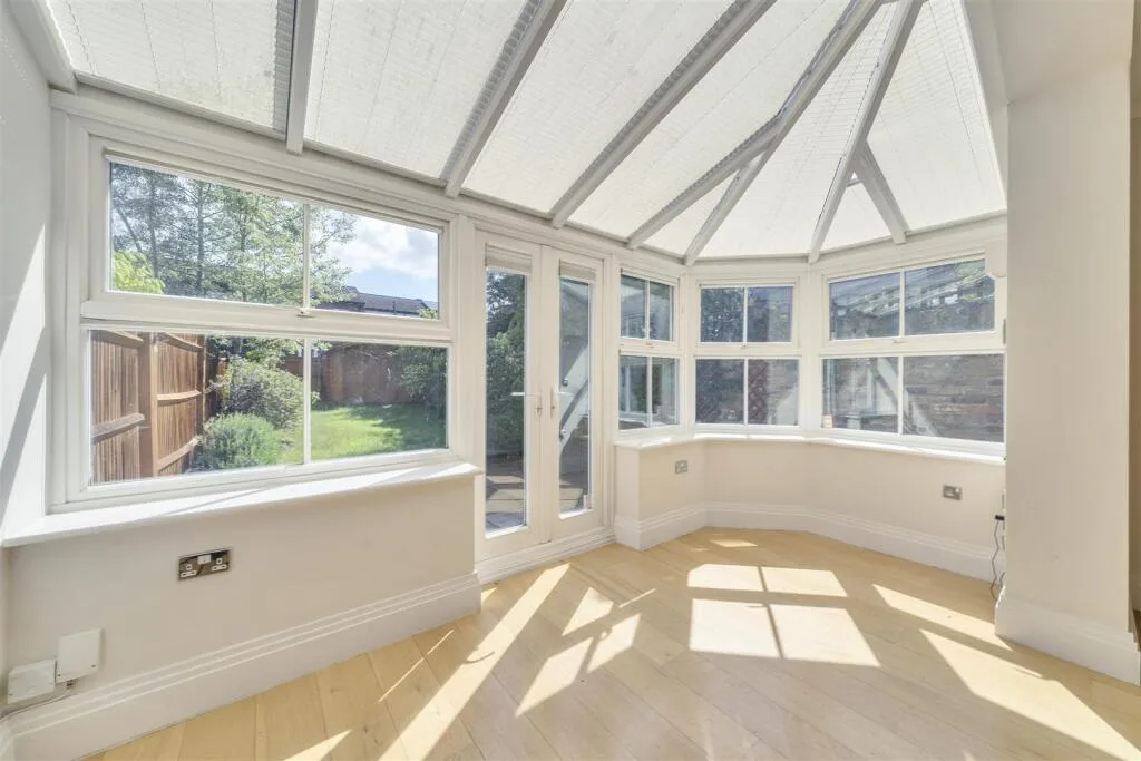 4 bedroom semi-detached house for rent