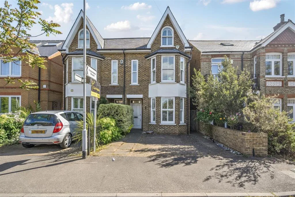 4 bedroom semi-detached house for rent