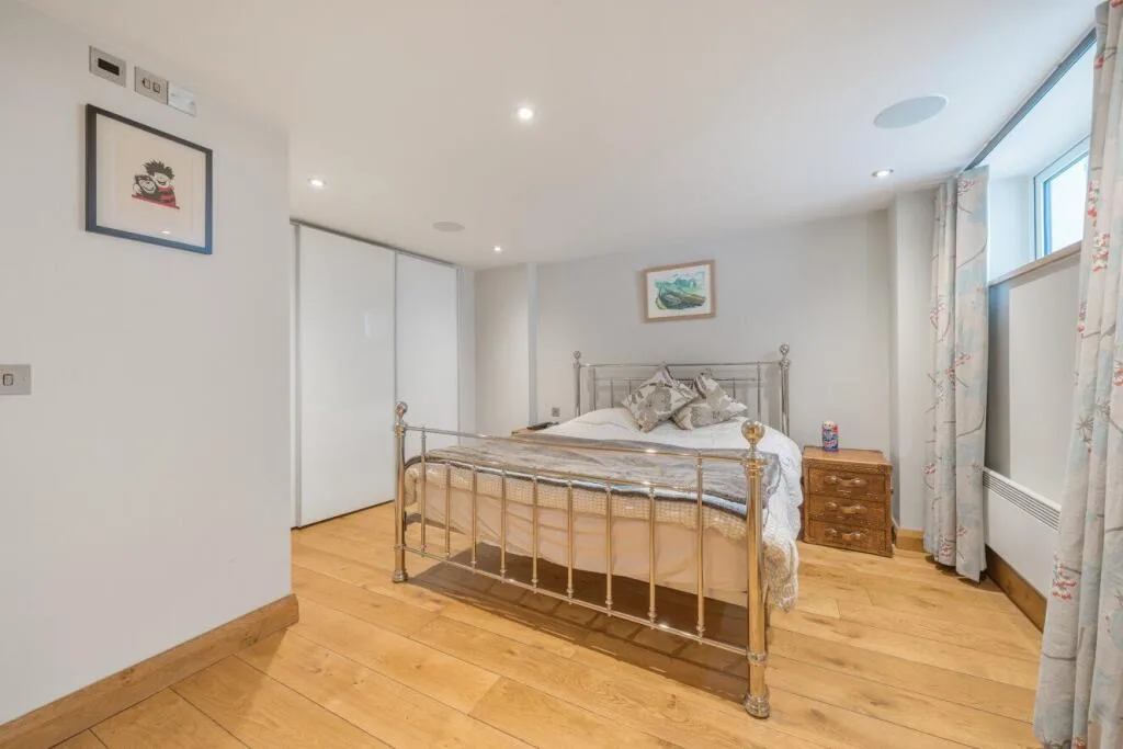 4 bedroom semi-detached house for rent