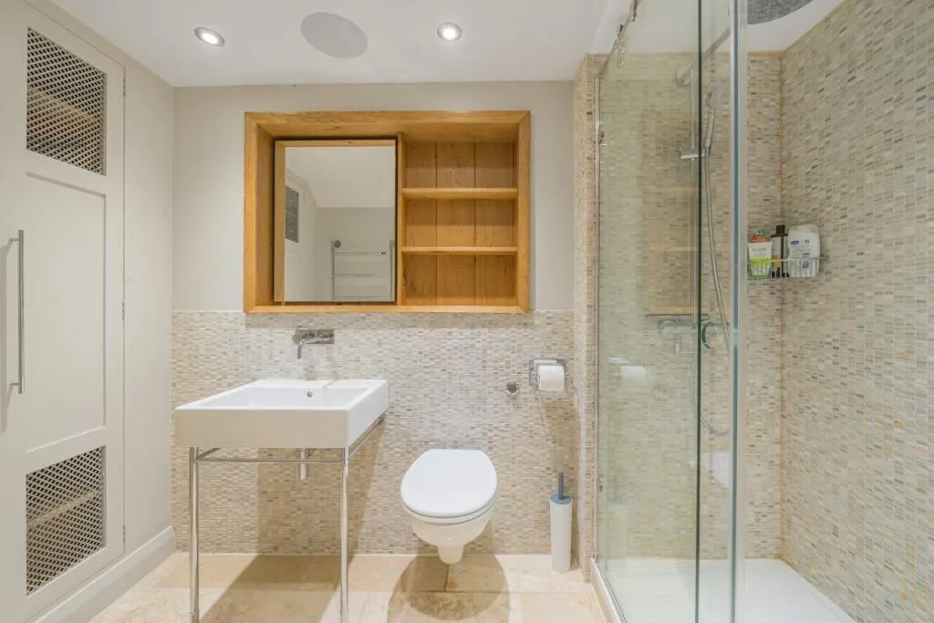 4 bedroom semi-detached house for rent