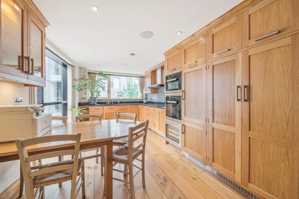 4 bedroom semi-detached house for rent