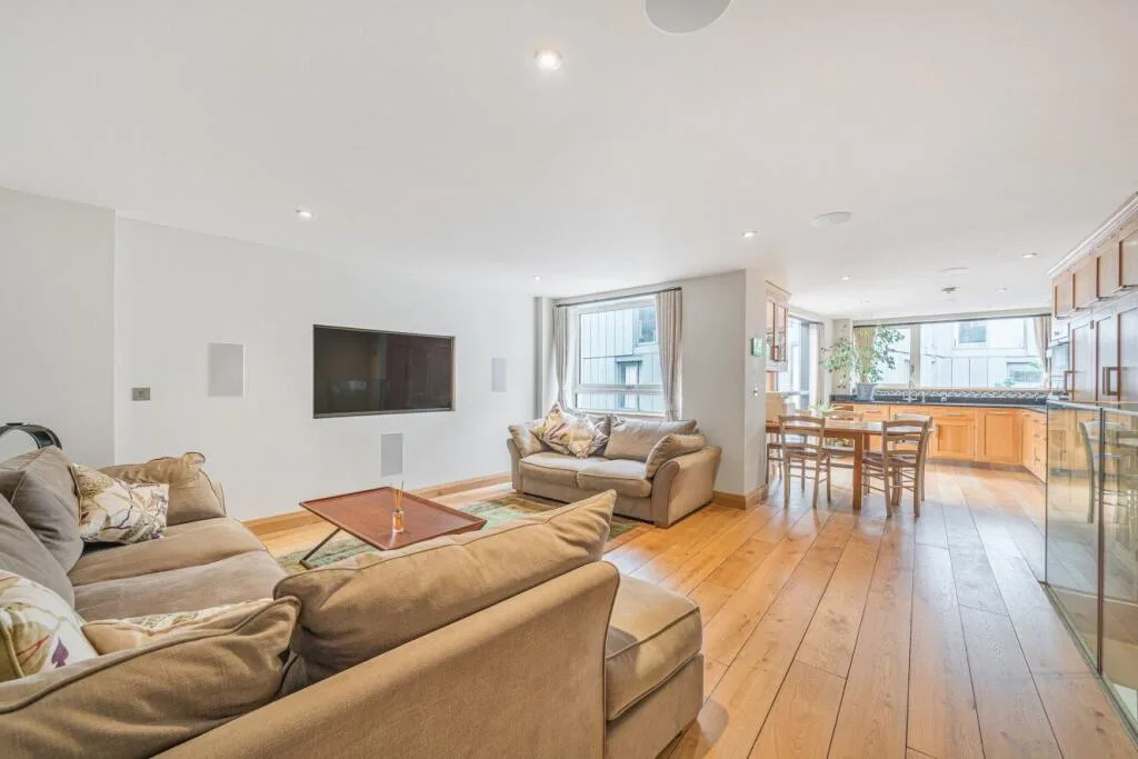 4 bedroom semi-detached house for rent