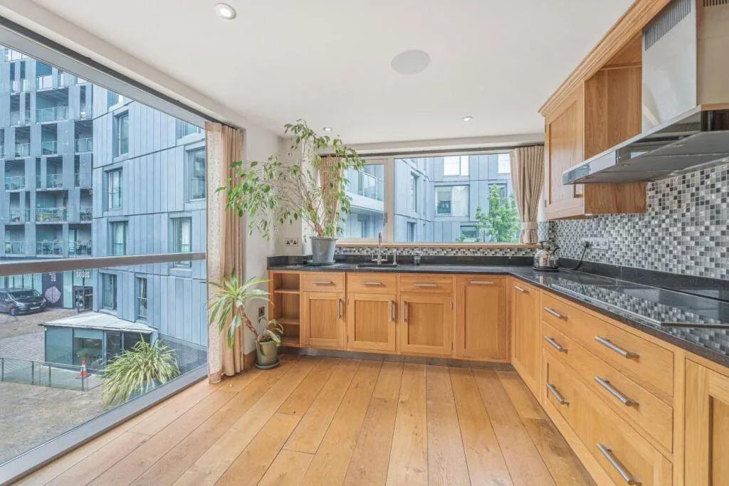 4 bedroom semi-detached house for rent