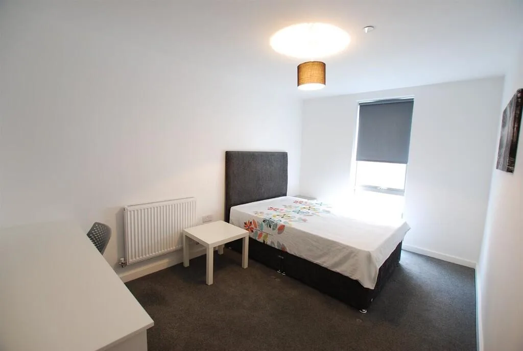5 bedroom terraced house for rent