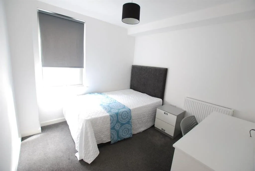 5 bedroom terraced house for rent