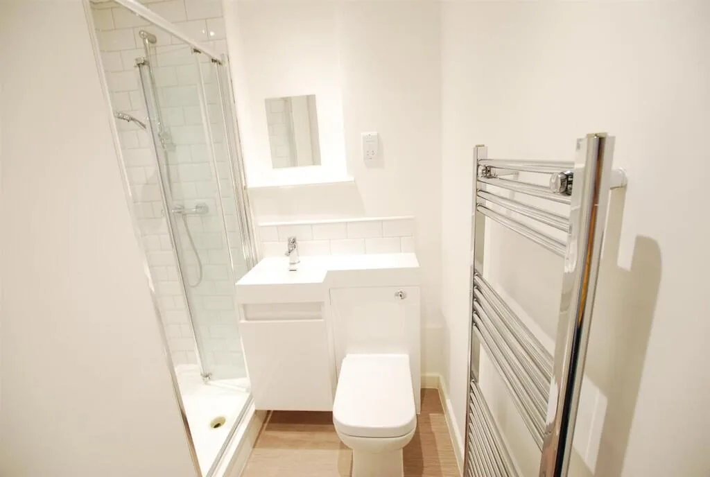 5 bedroom terraced house for rent