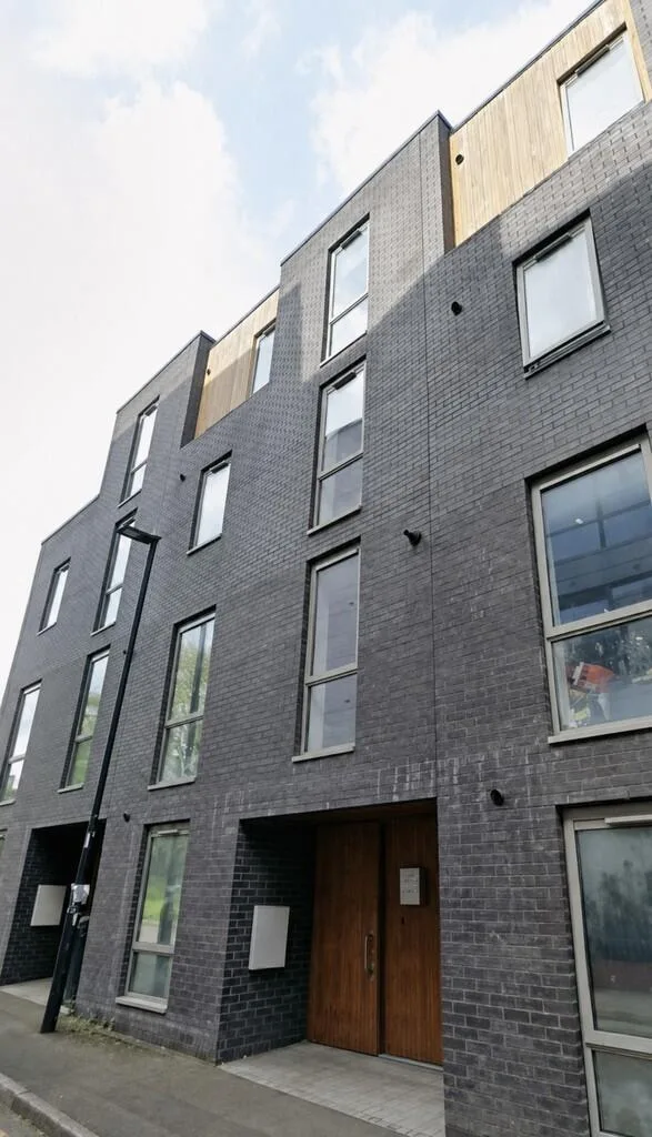 5 bedroom terraced house for rent