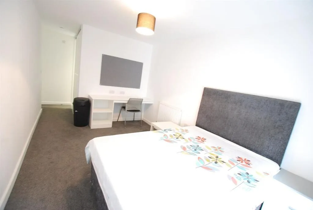 5 bedroom terraced house for rent