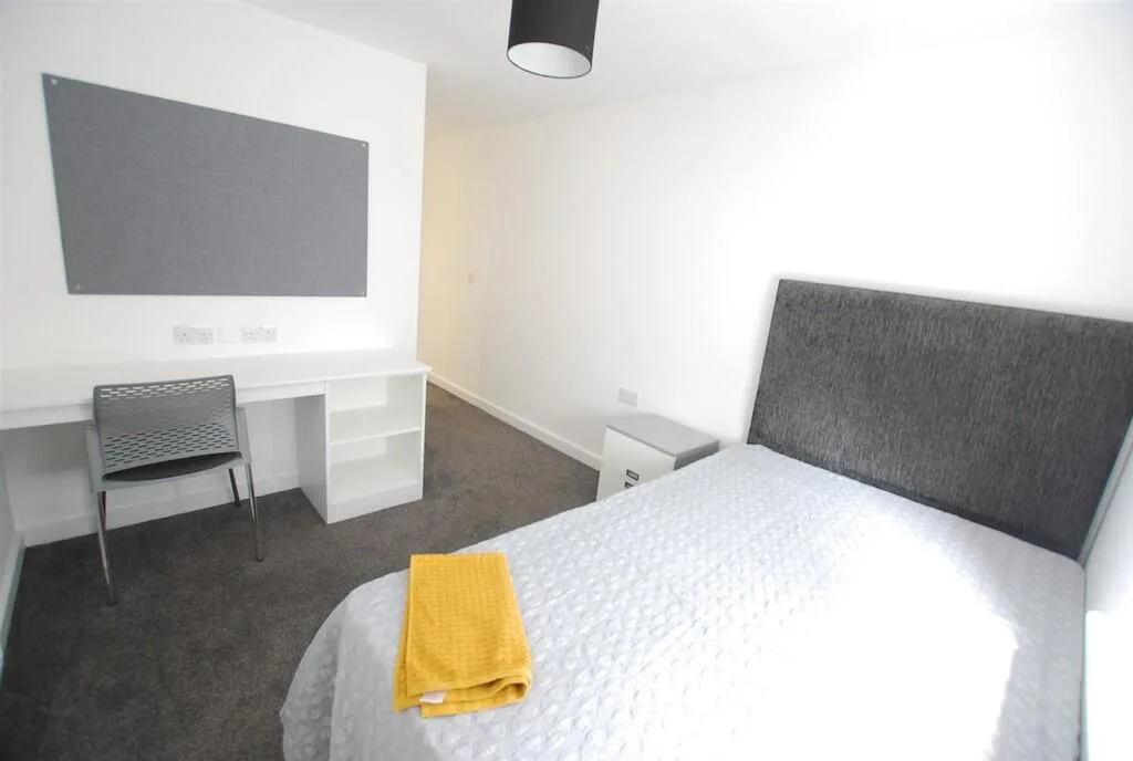 5 bedroom terraced house for rent
