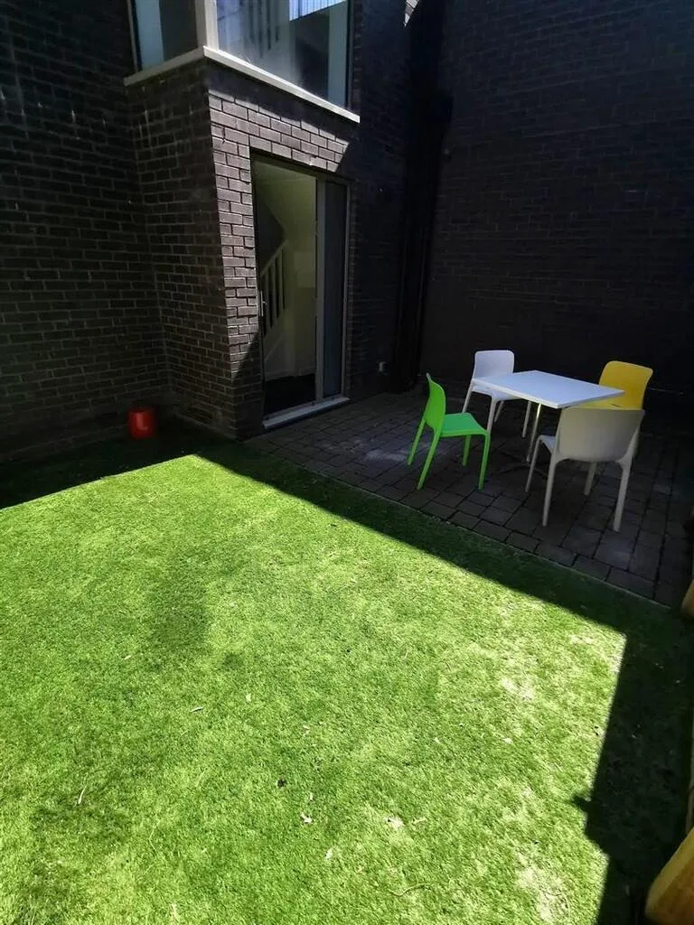 5 bedroom terraced house for rent