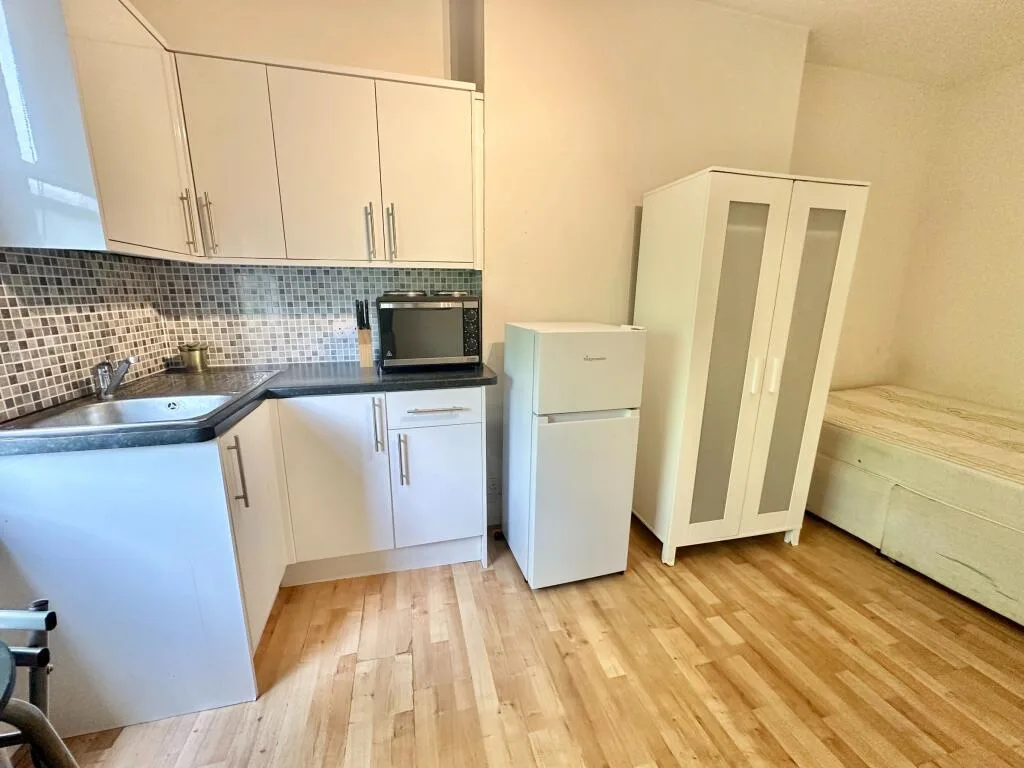 Studio flat for rent